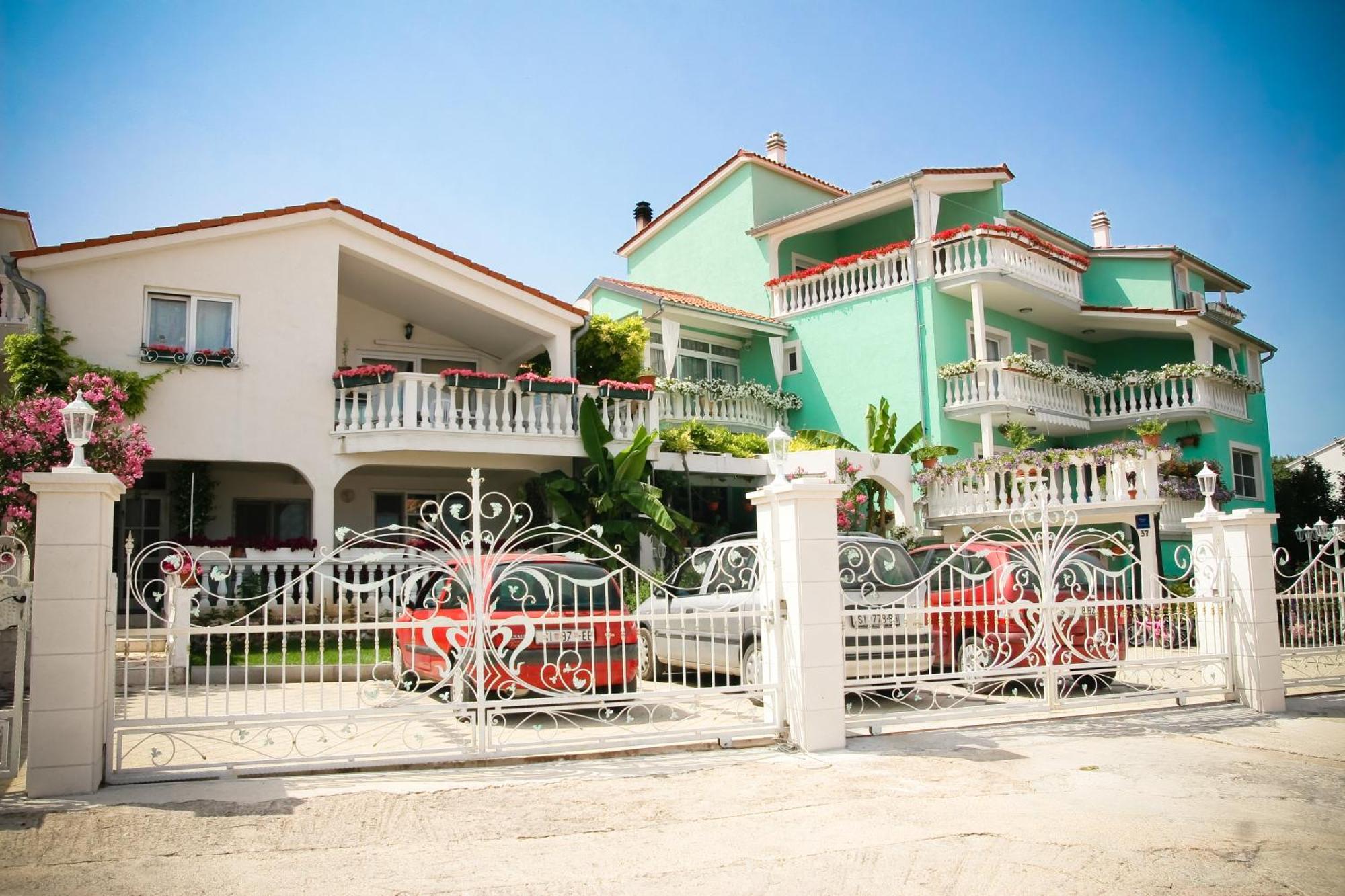 Apartments Katarine Zrinske Vodice Exterior photo